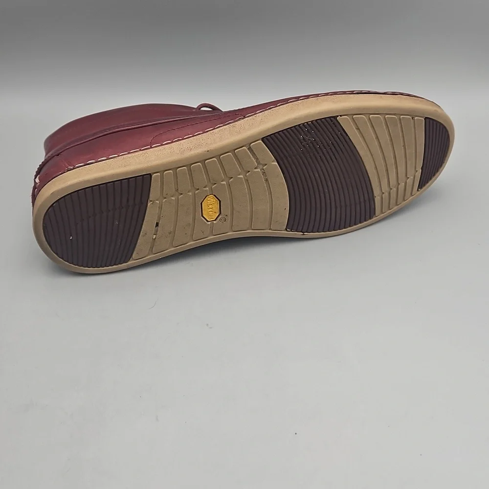 UGG Australia Men’s Burgundy Leather Chukka Boots size 10